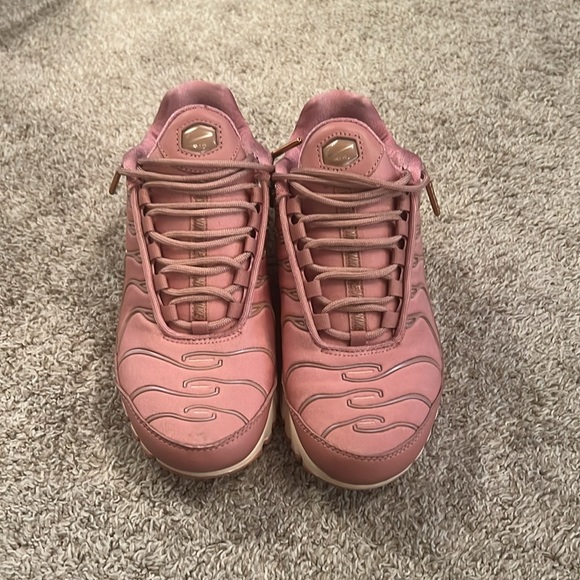 Nike Air Max Plus (Woman’s) - Picture 4 of 10